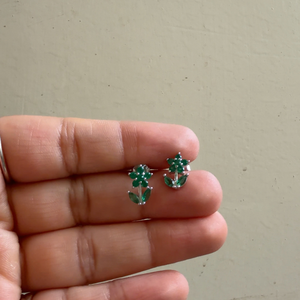 Tulip studs