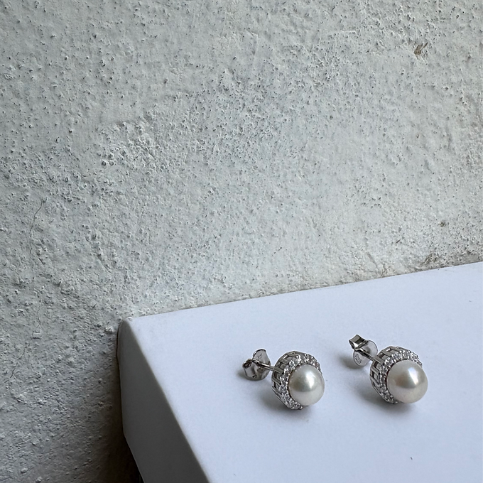 Pearl luna studs