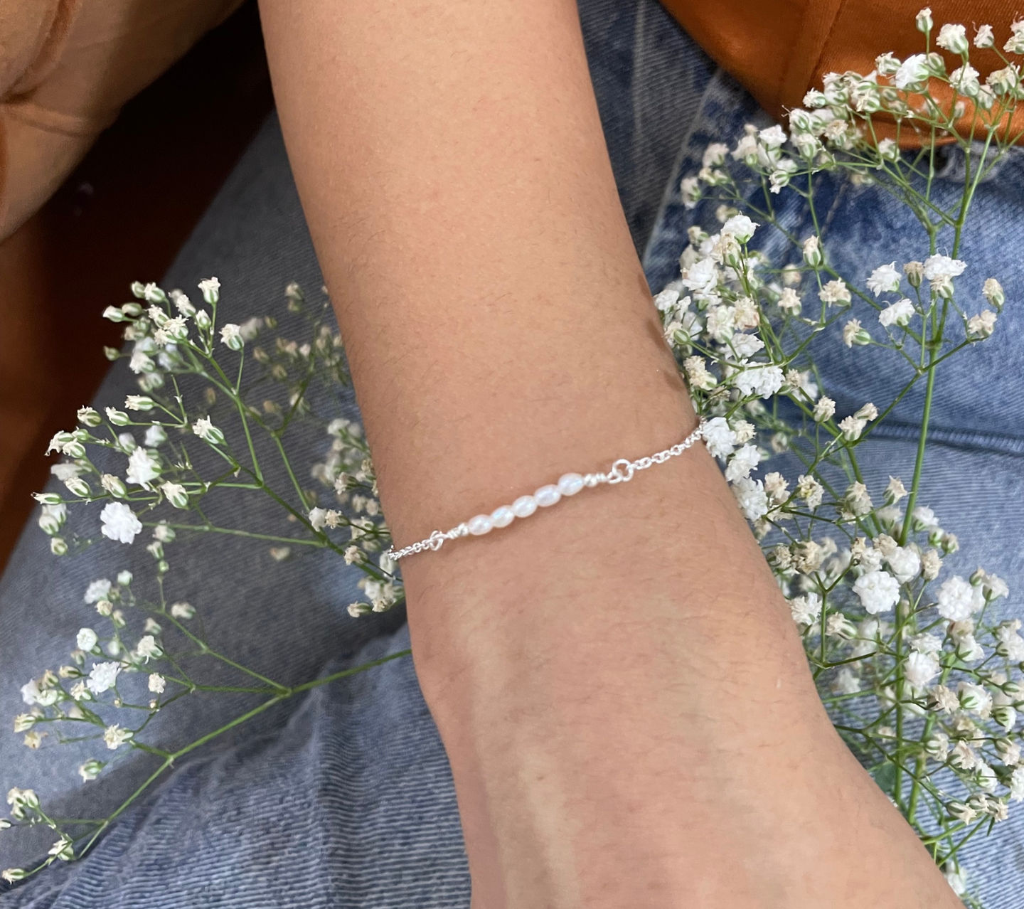 Dainty pearl bracelet