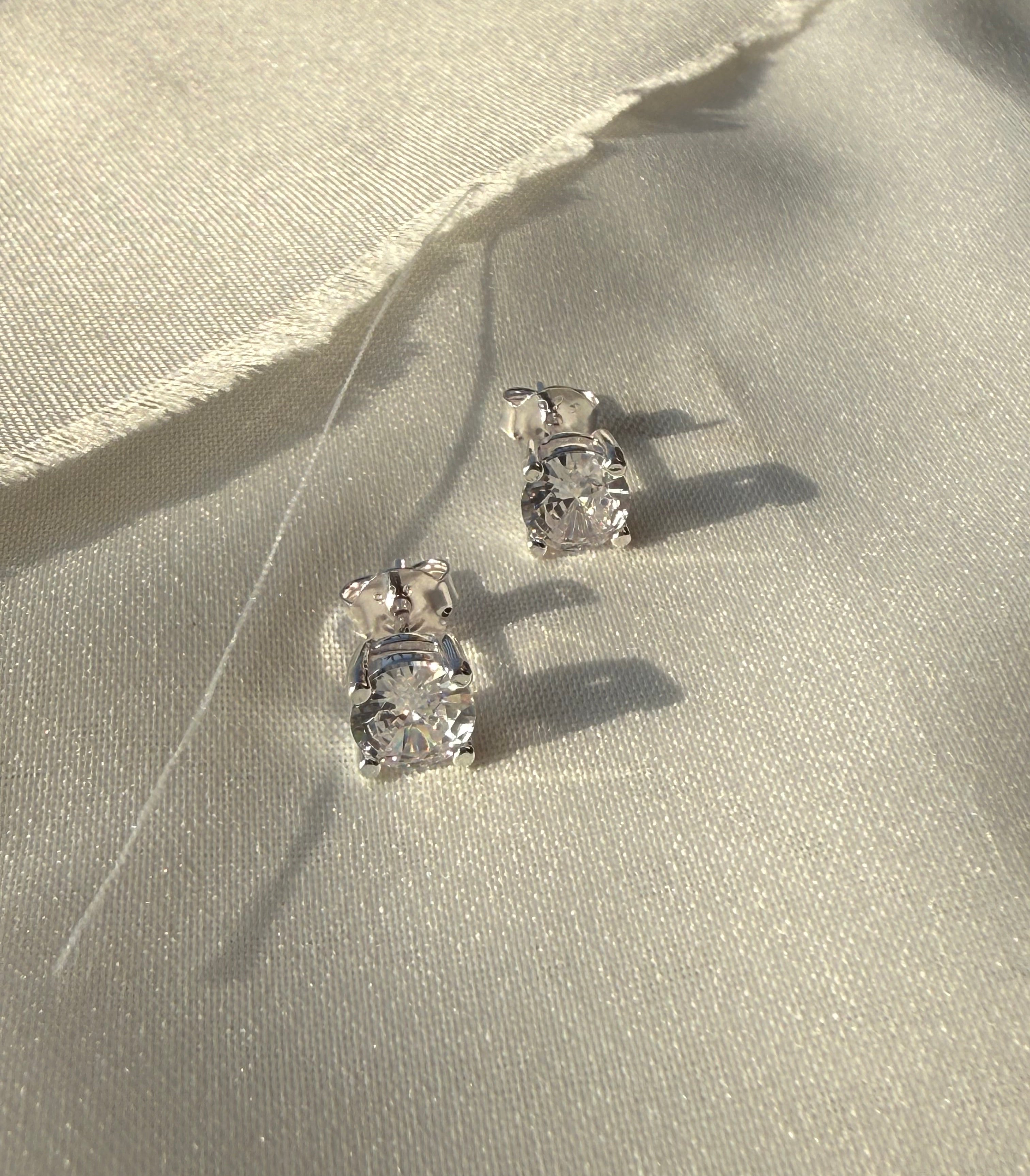8mm zircon studs