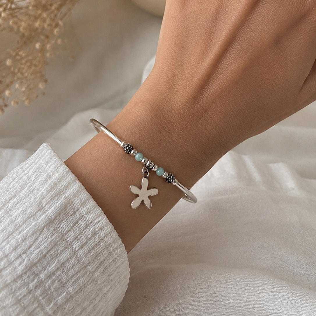 Flower charm bracelet