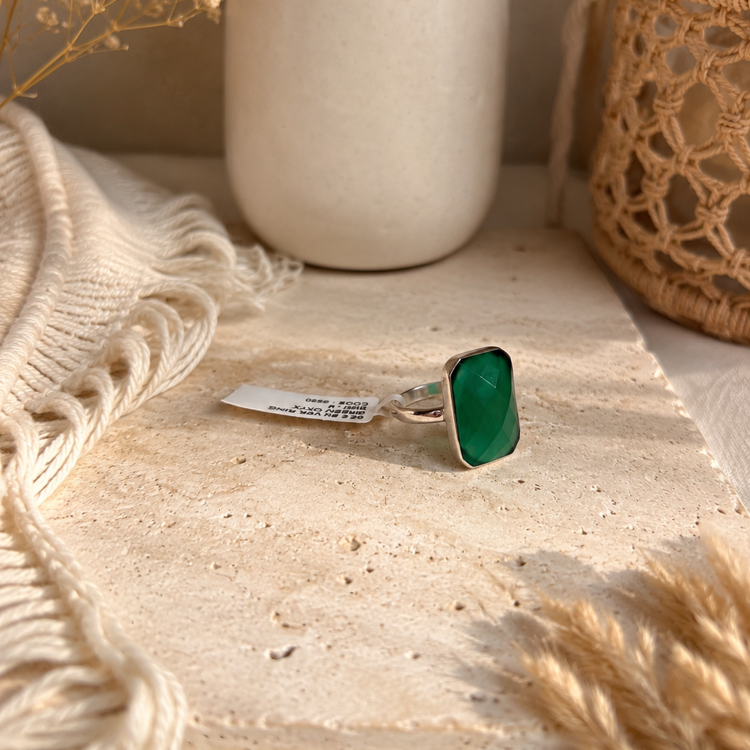 Green onyx bold ring