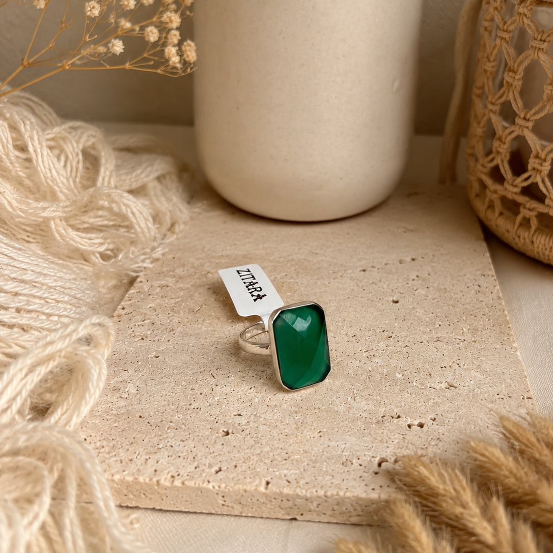 Green onyx bold ring