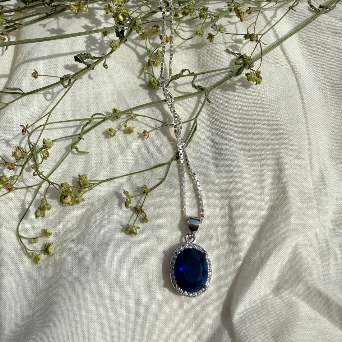 Zerina locket
