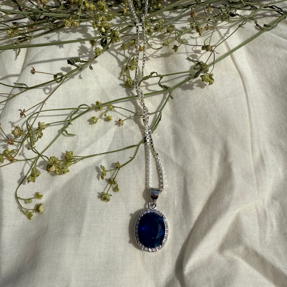 Zerina locket
