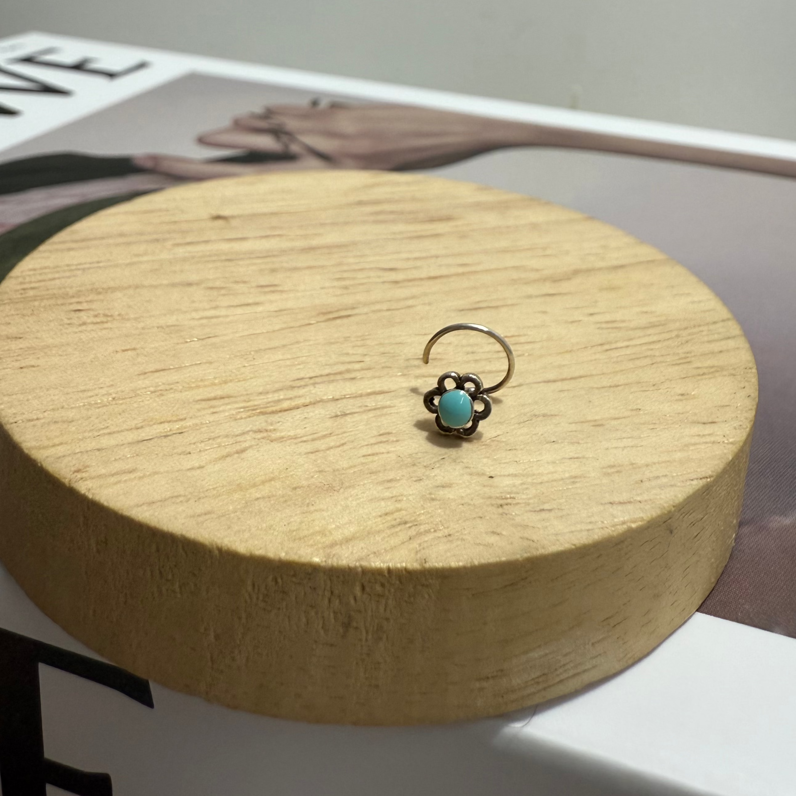 Jasmine pierced nosepin