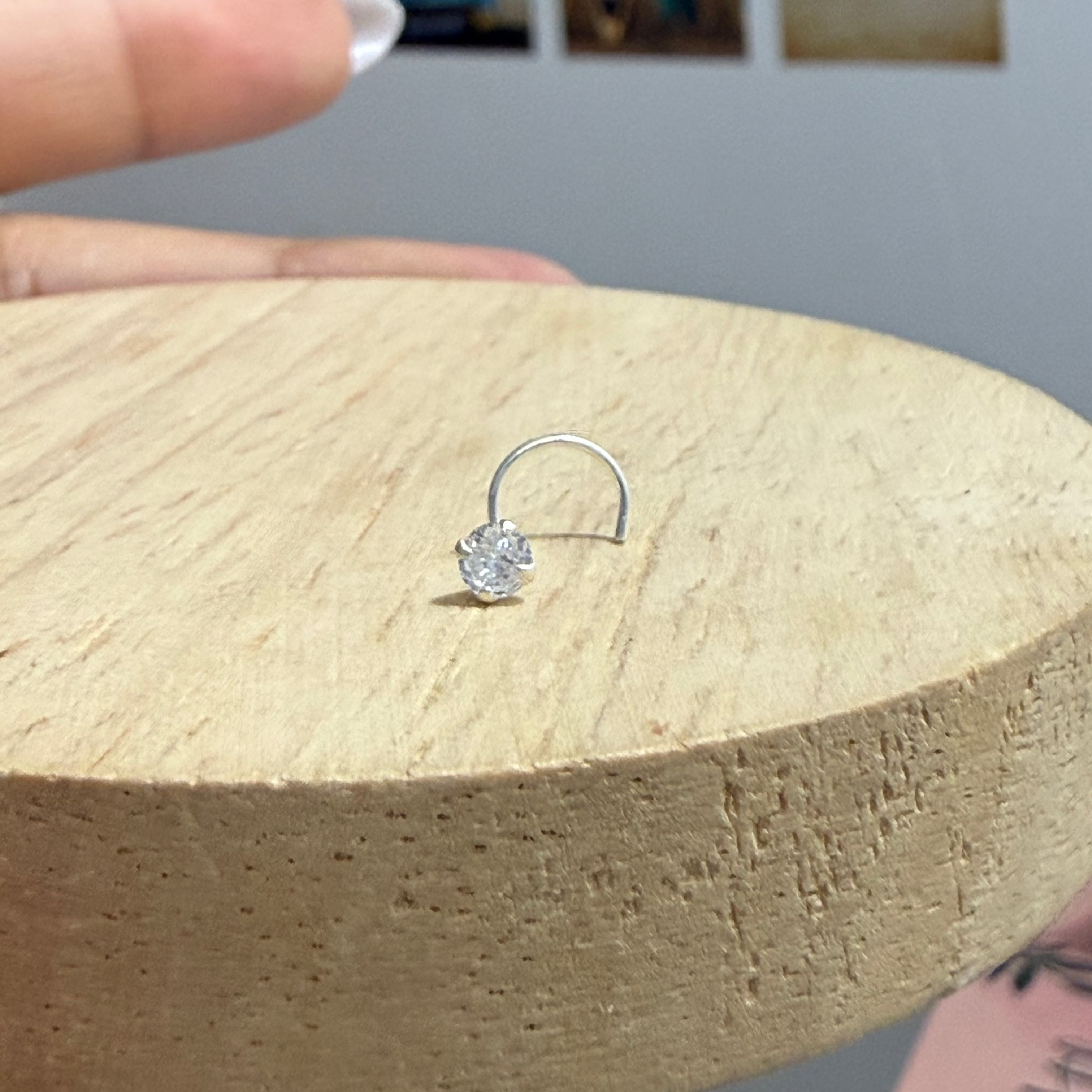 Sparkle pierced nosepin