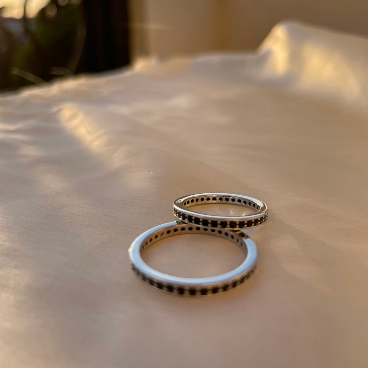 Black onyx band ring