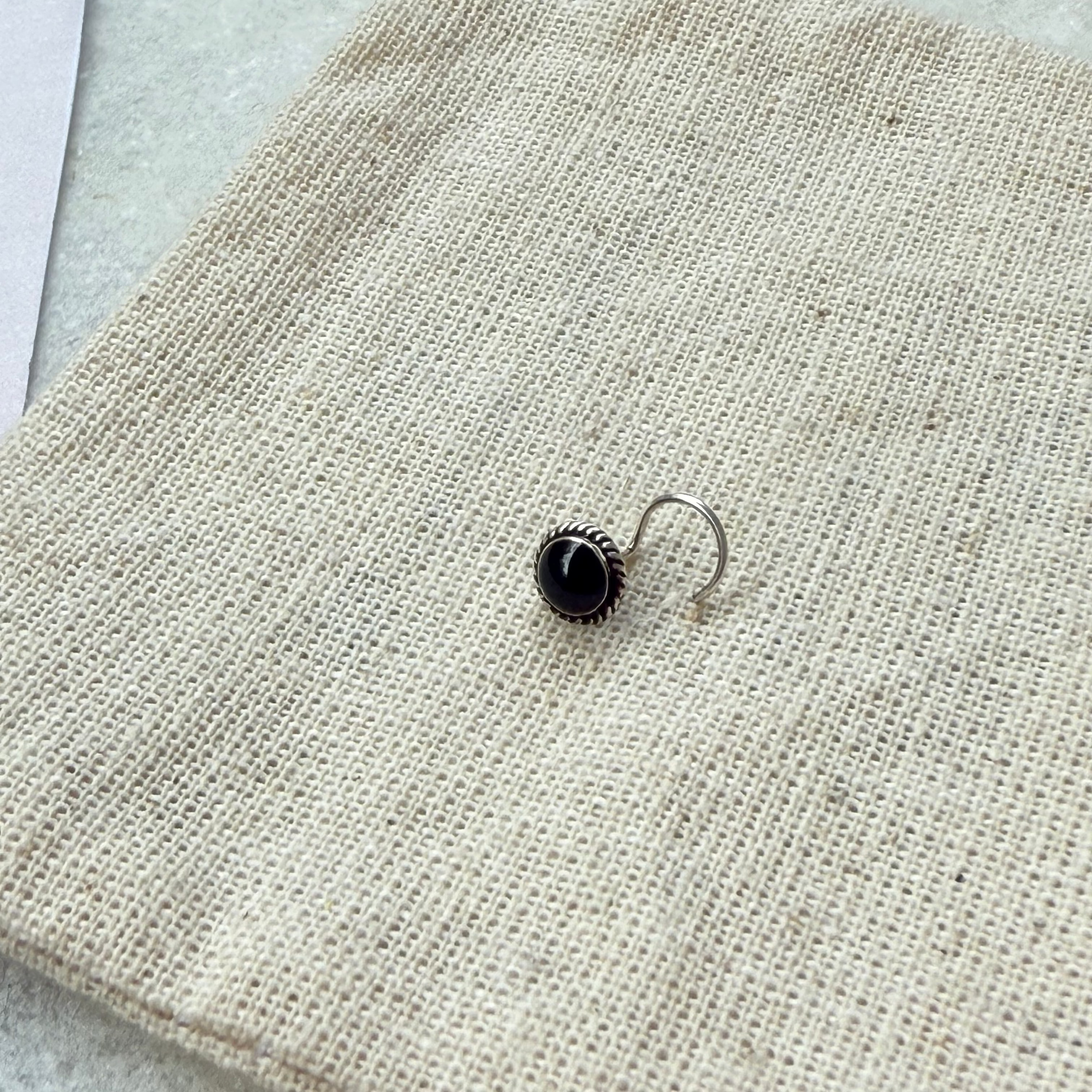 Onyx pierced nosepin