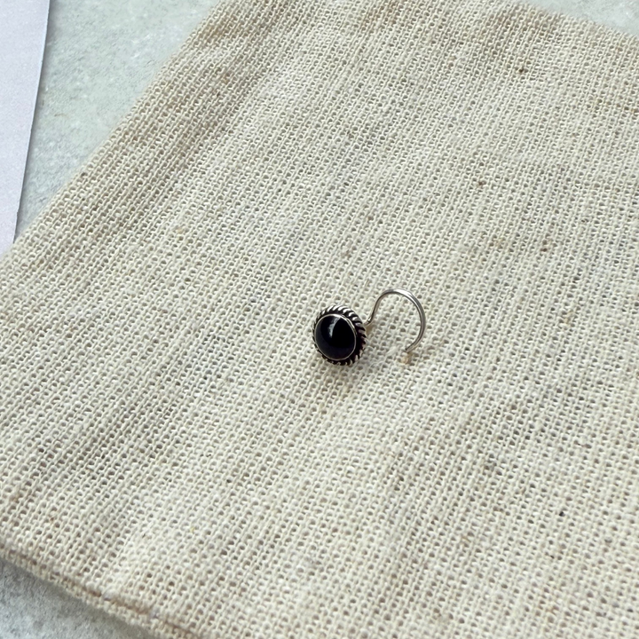 Onyx pierced nosepin