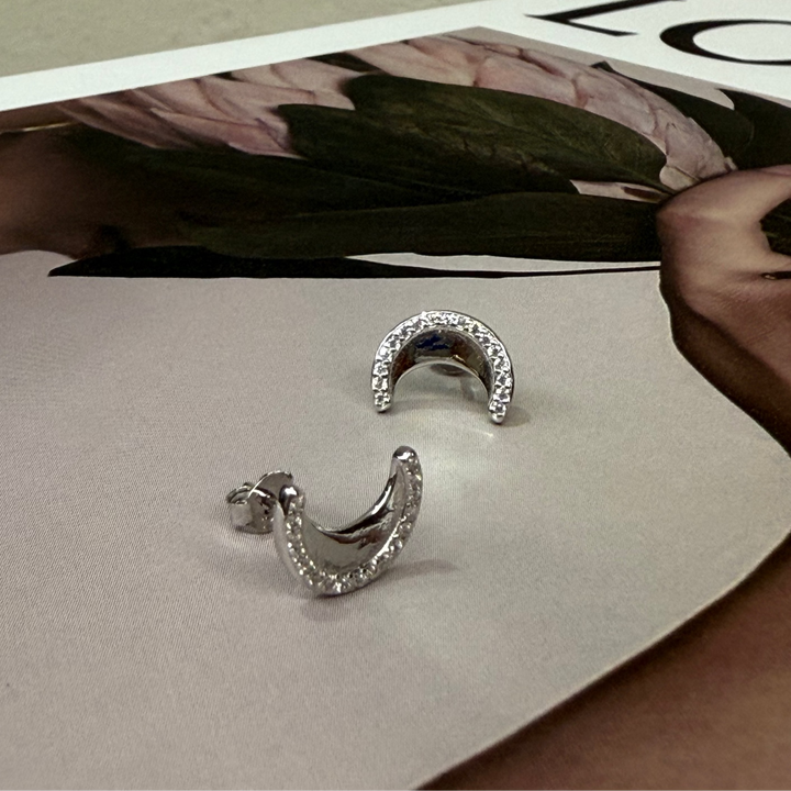 Moon studs
