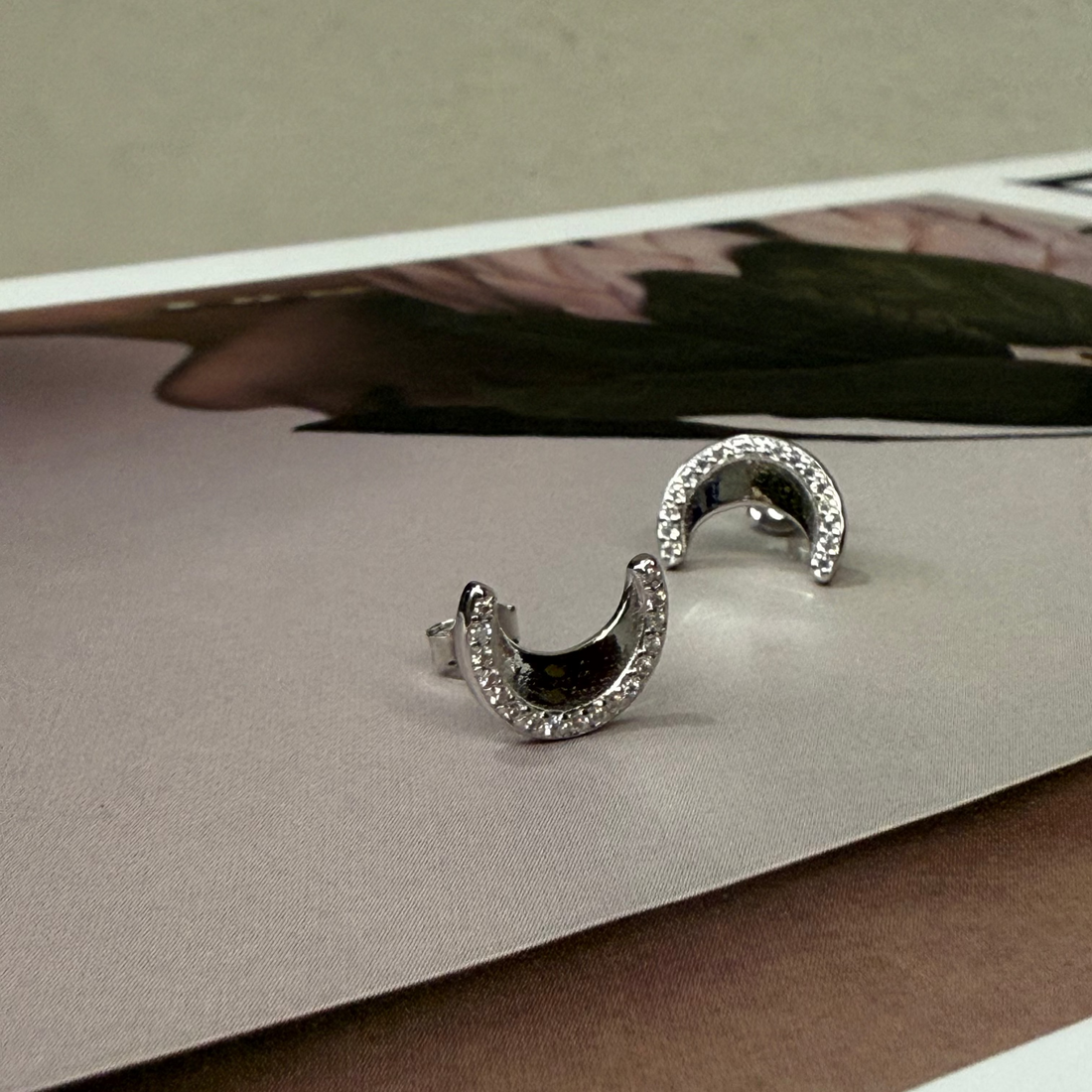 Moon studs