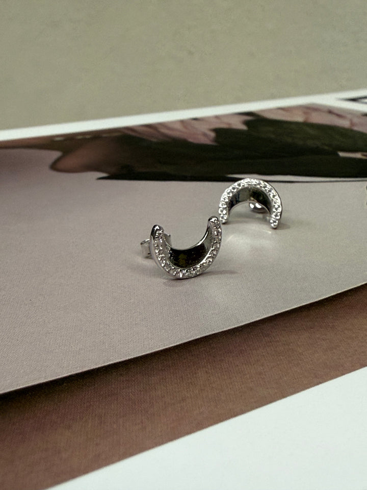 Moon studs