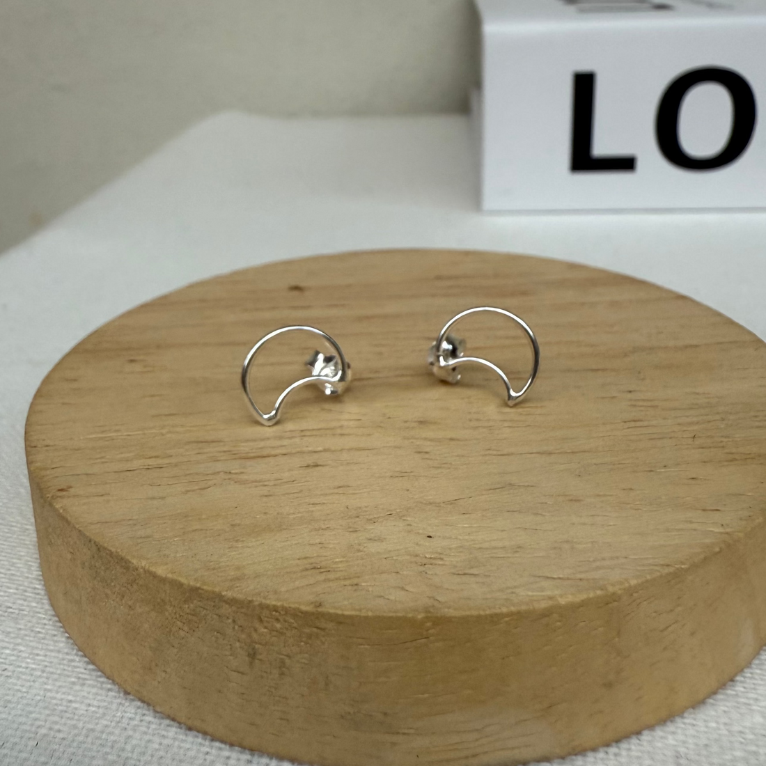 Moon studs