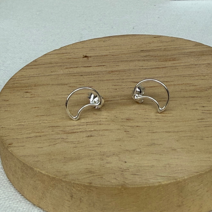 Moon studs