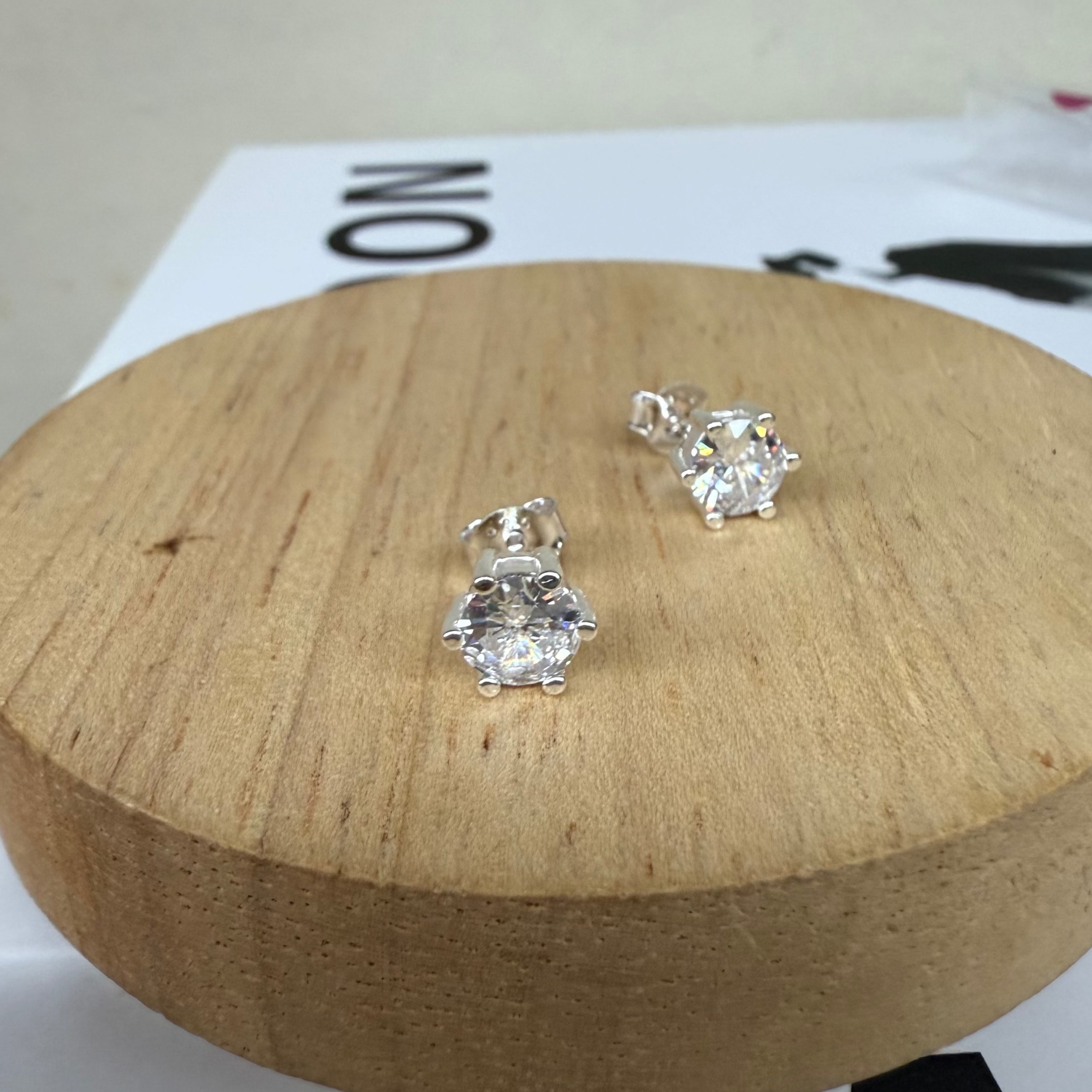 8mm zircon studs