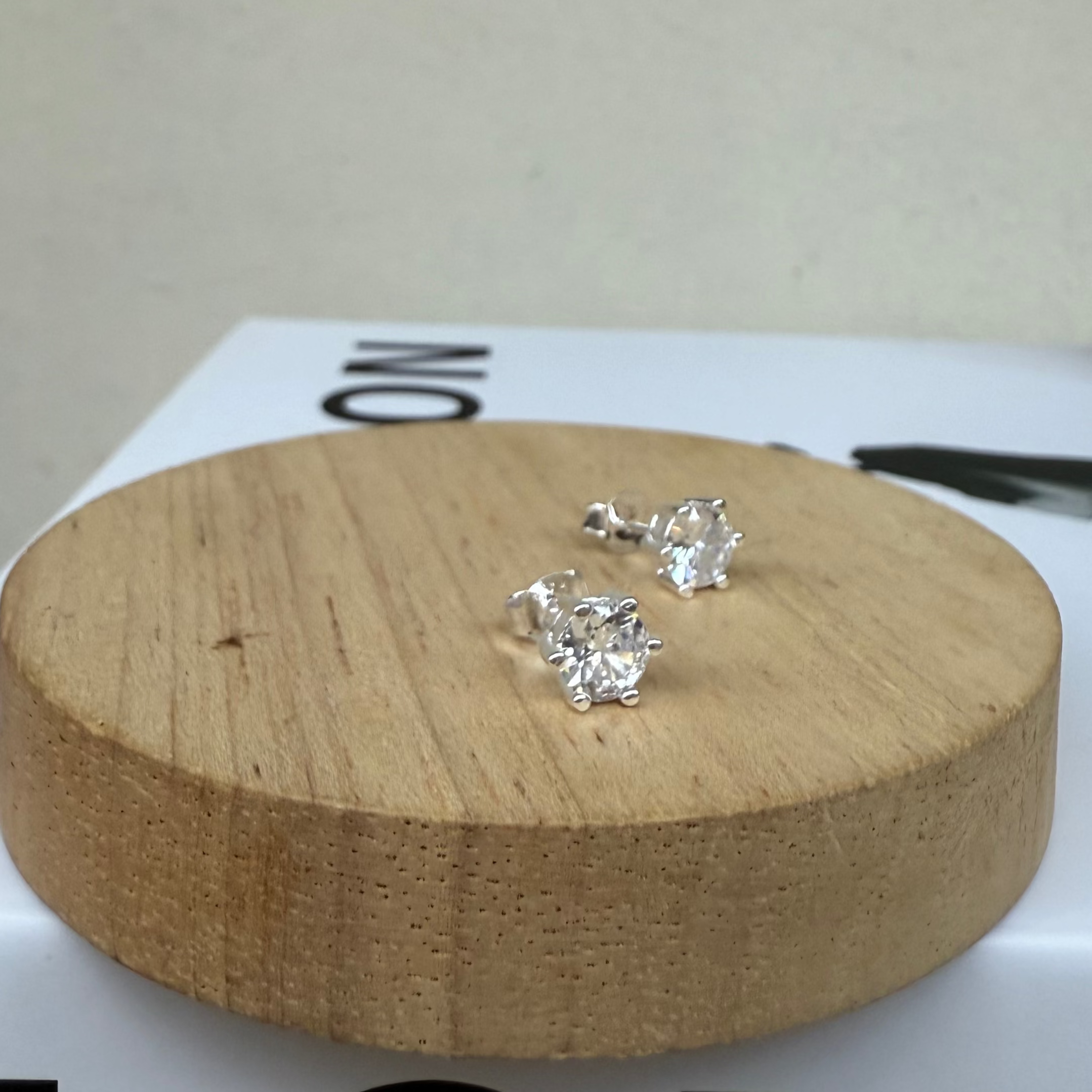 8mm zircon studs