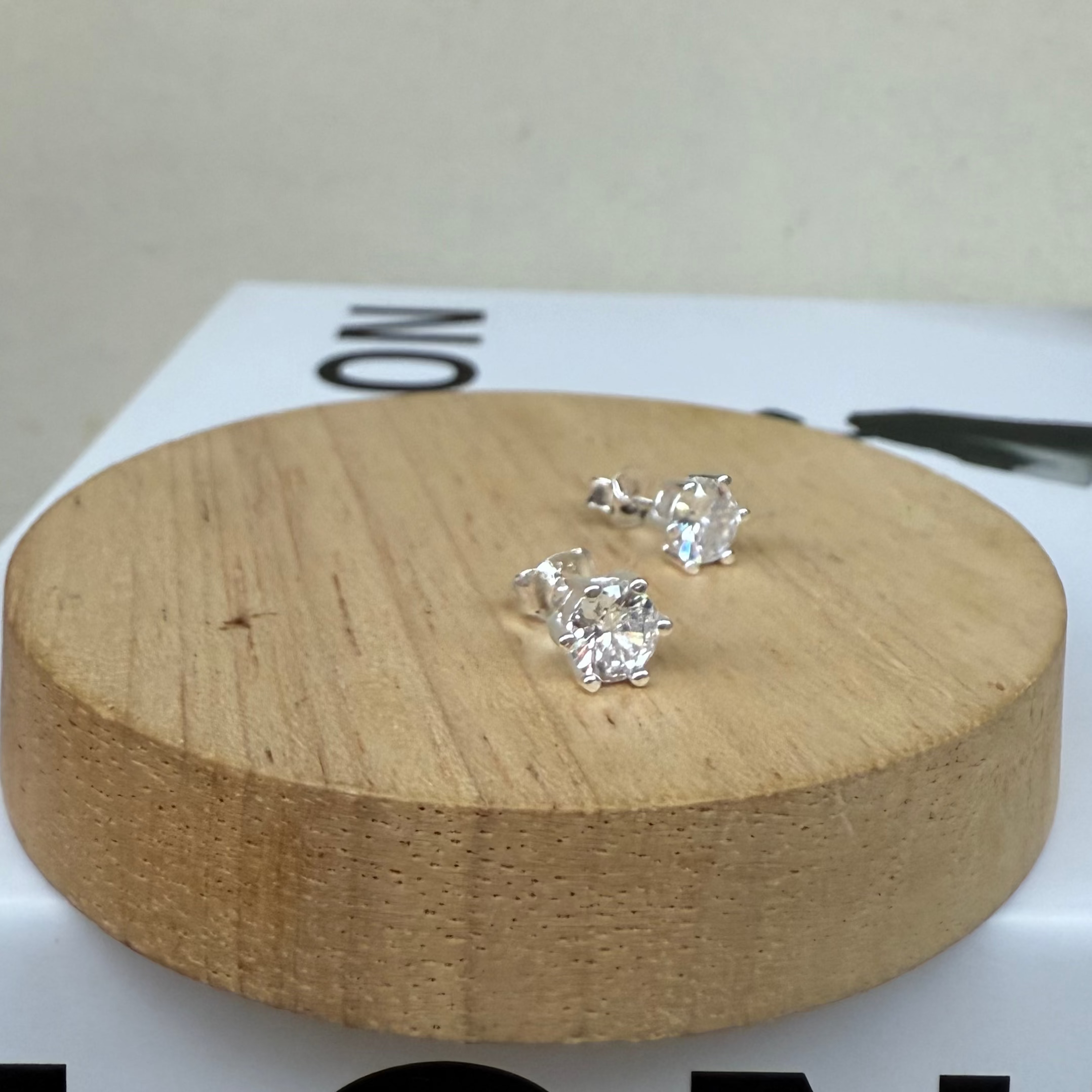 8mm zircon studs