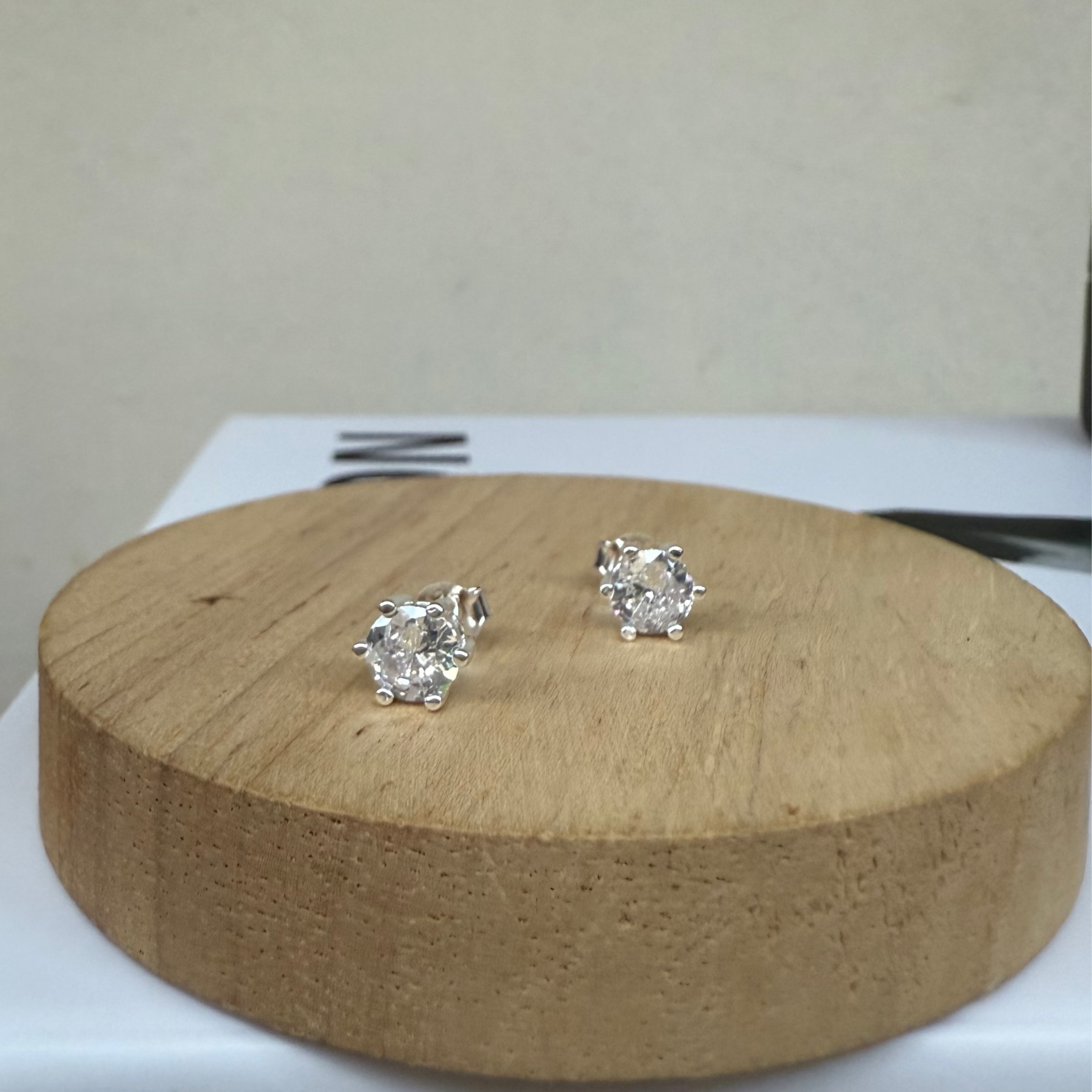 8mm zircon studs