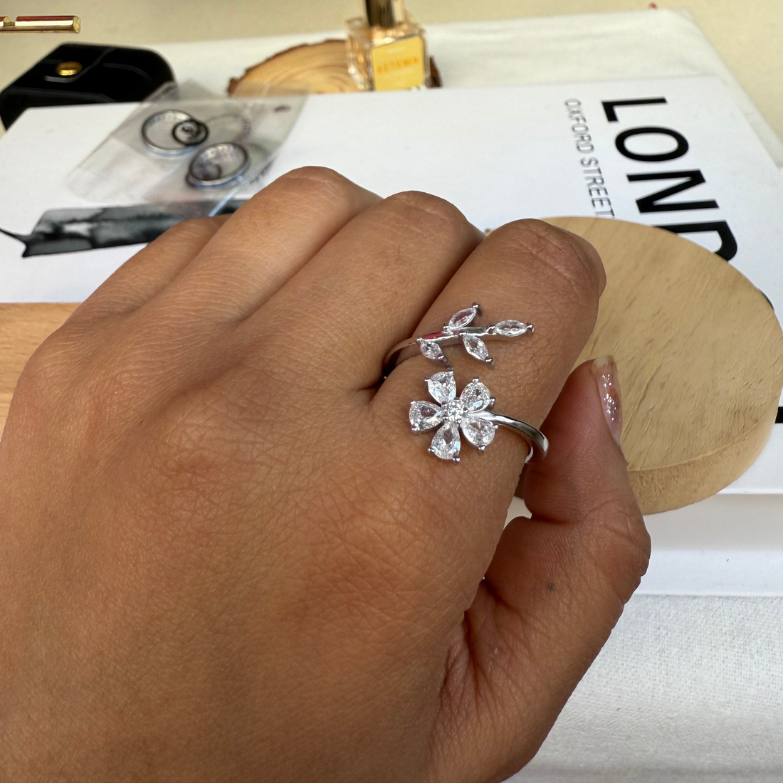 Flora ring