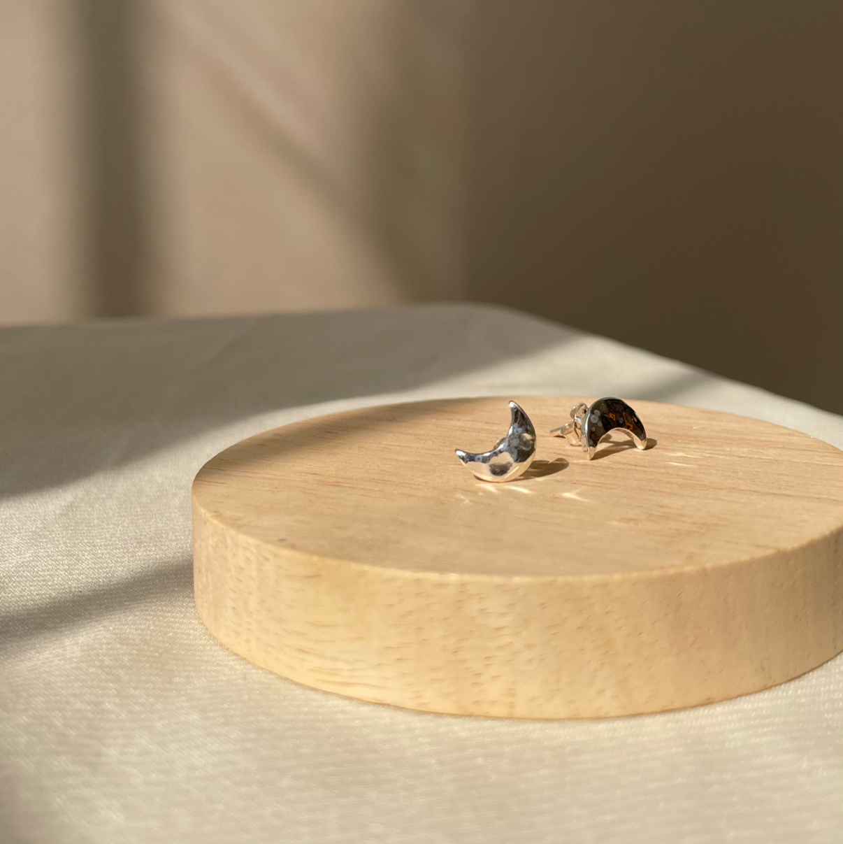 Hammered moon studs