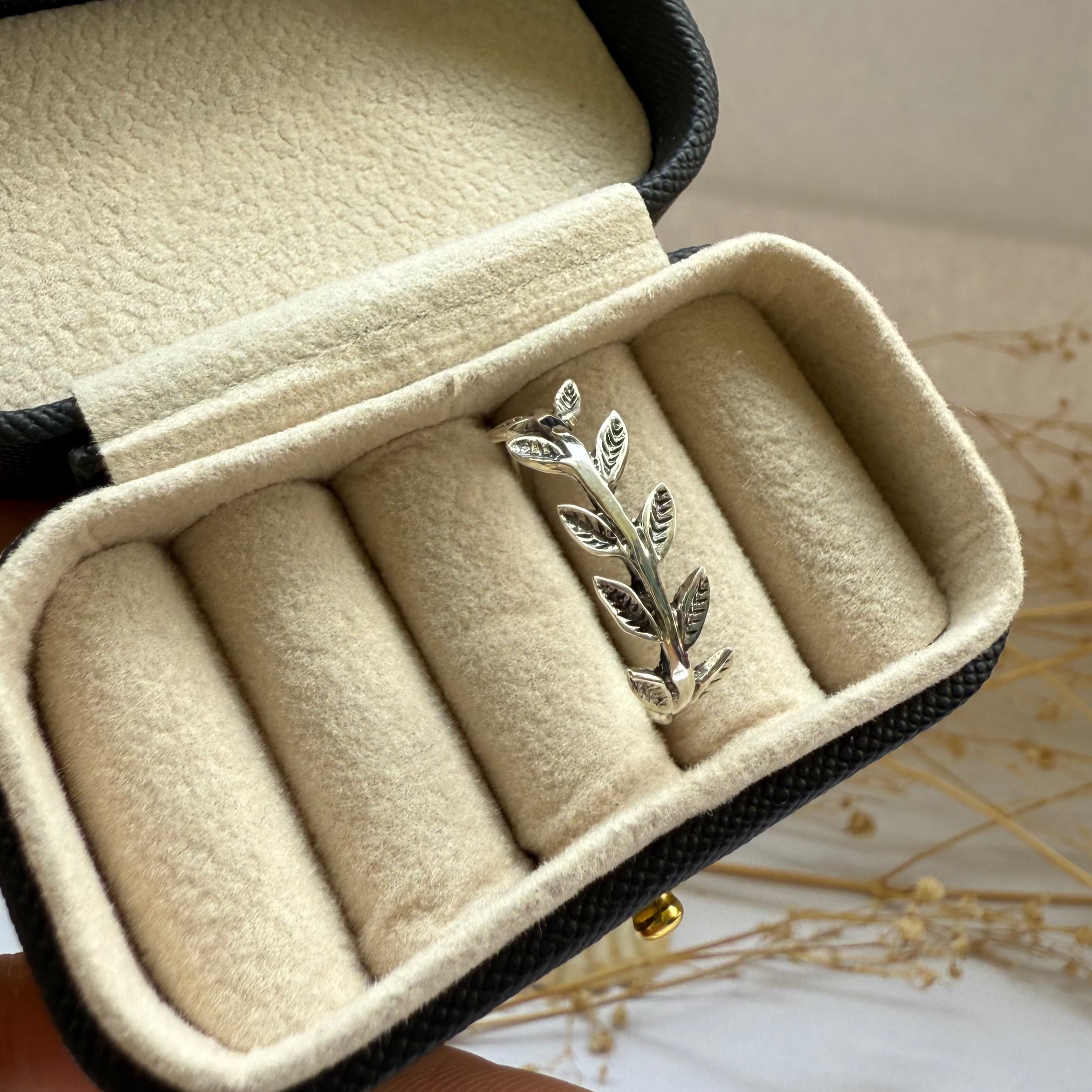 Feather ring