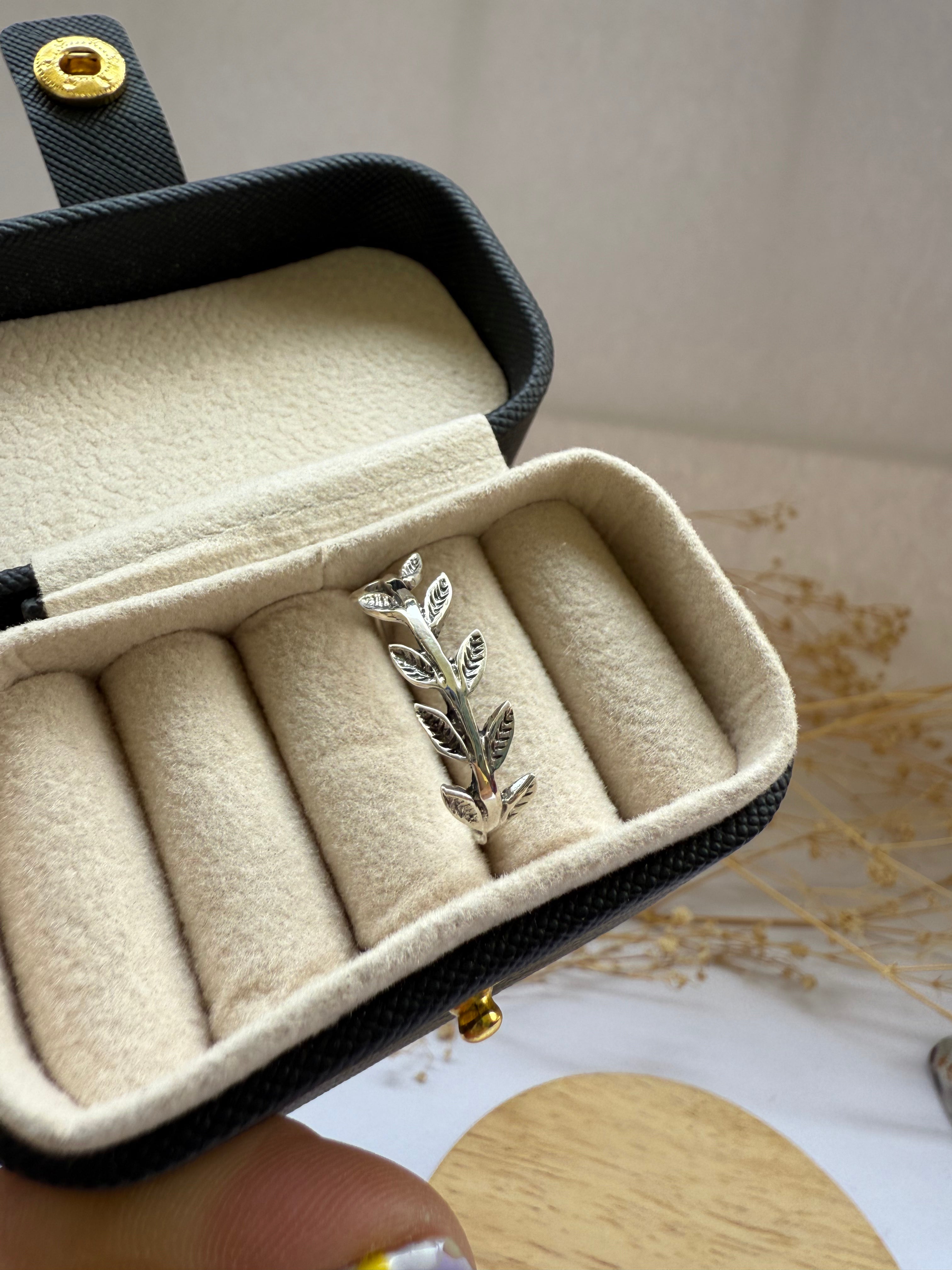 Feather ring