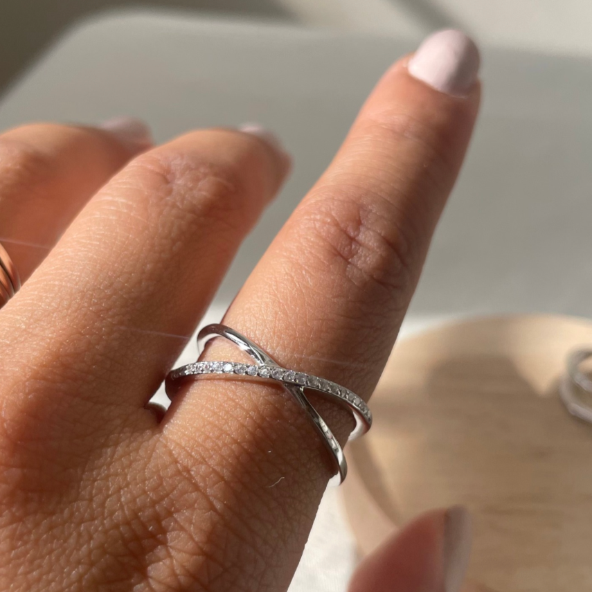 Zircon cross ring
