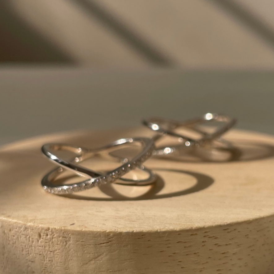 Zircon cross ring